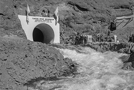 科罗拉多河隧道的第一条水